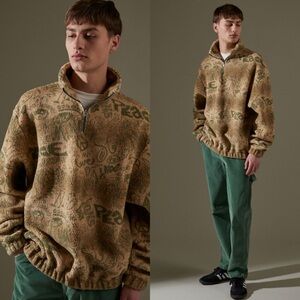 Urban Outfitters / Surf Slogan Sherpa Quarter-Zip Sweatshirt in Cream